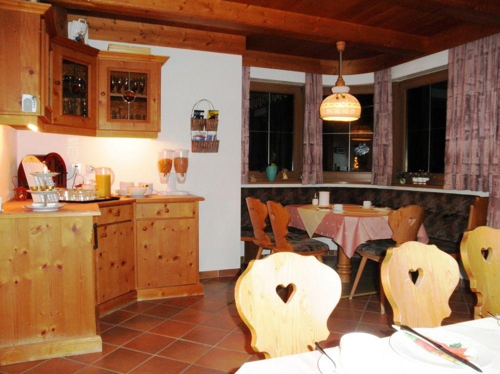 Haus Windegg Hotel Тукс Екстериор снимка