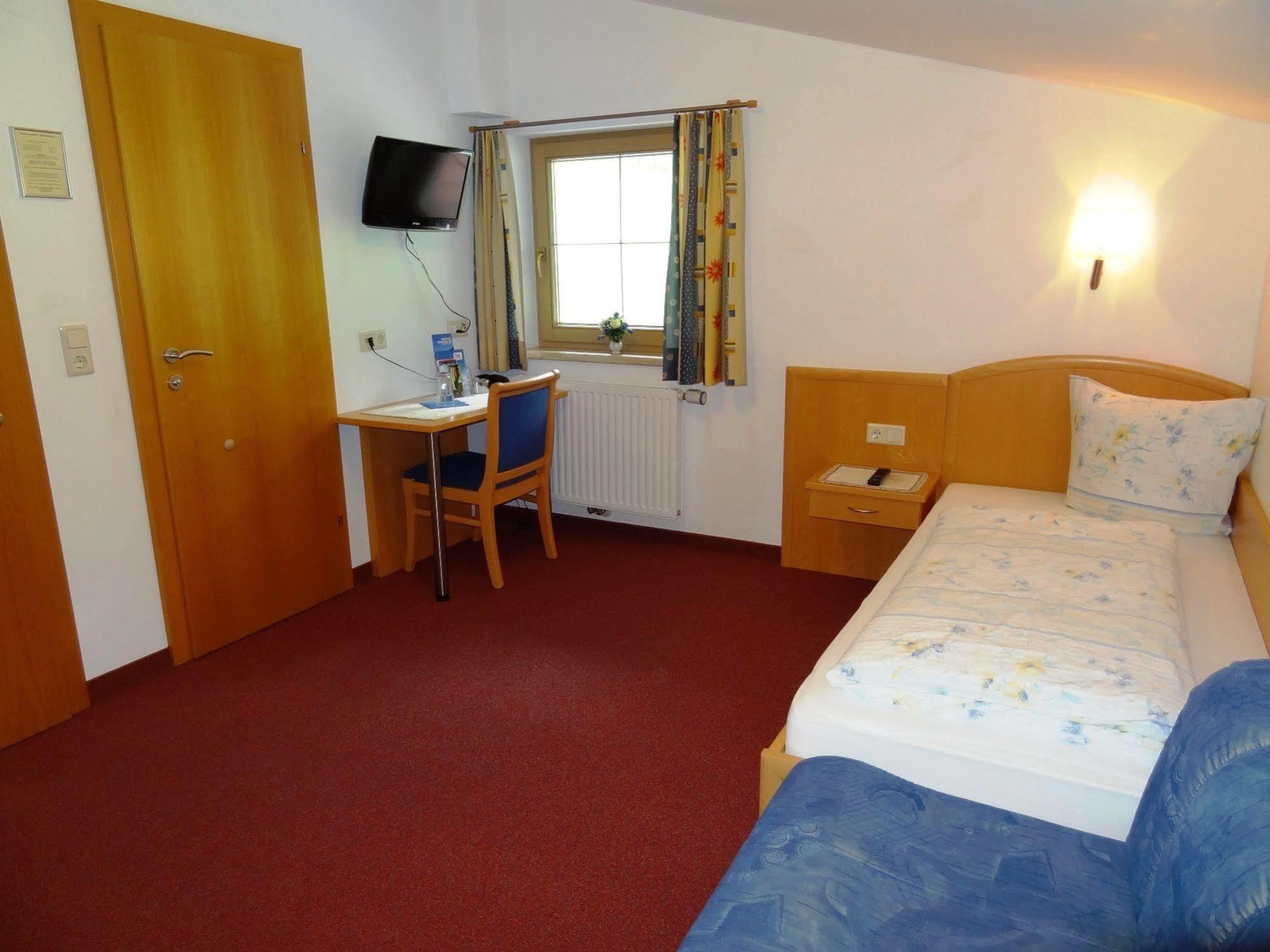 Haus Windegg Hotel Тукс Екстериор снимка