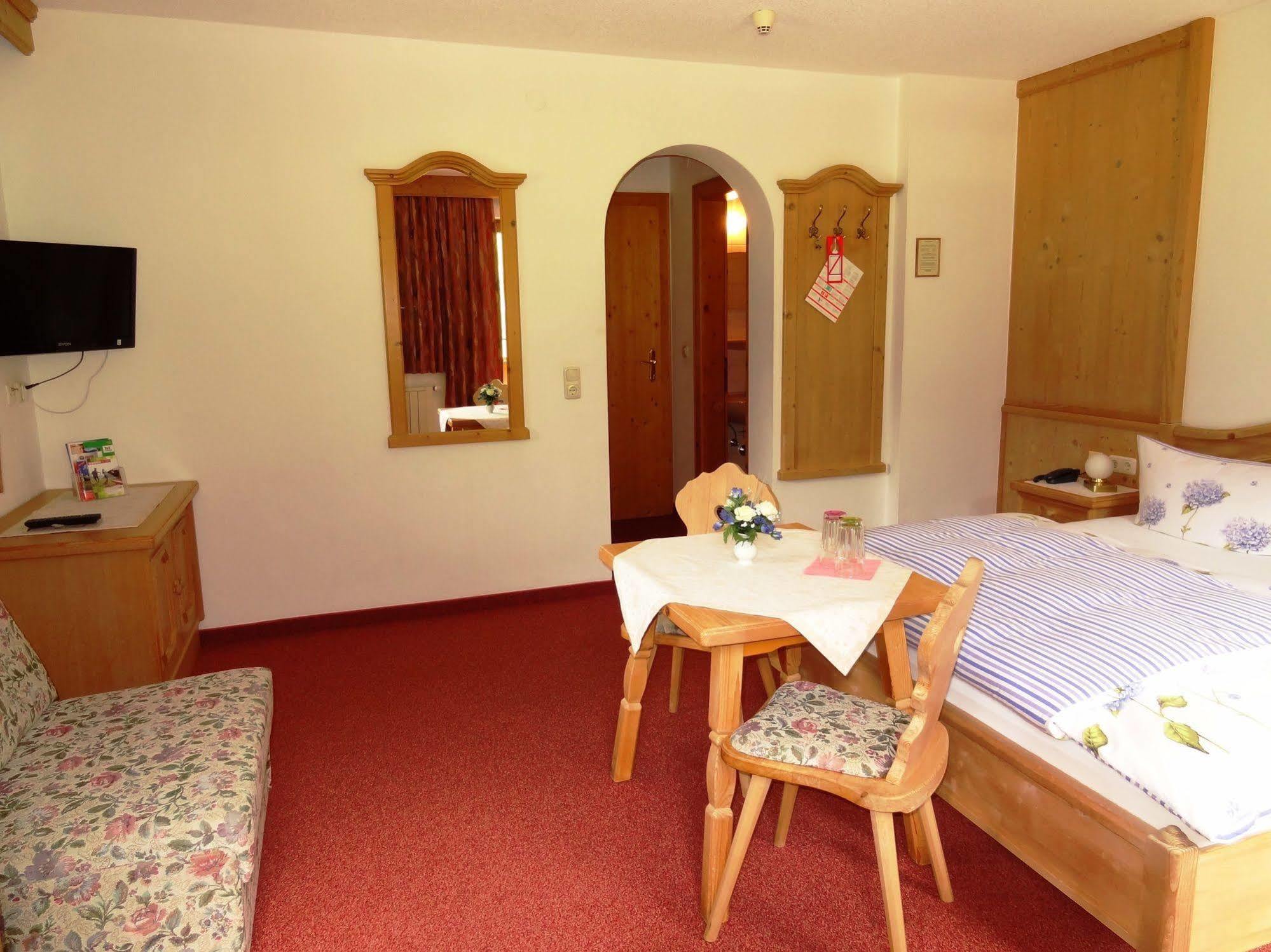 Haus Windegg Hotel Тукс Екстериор снимка