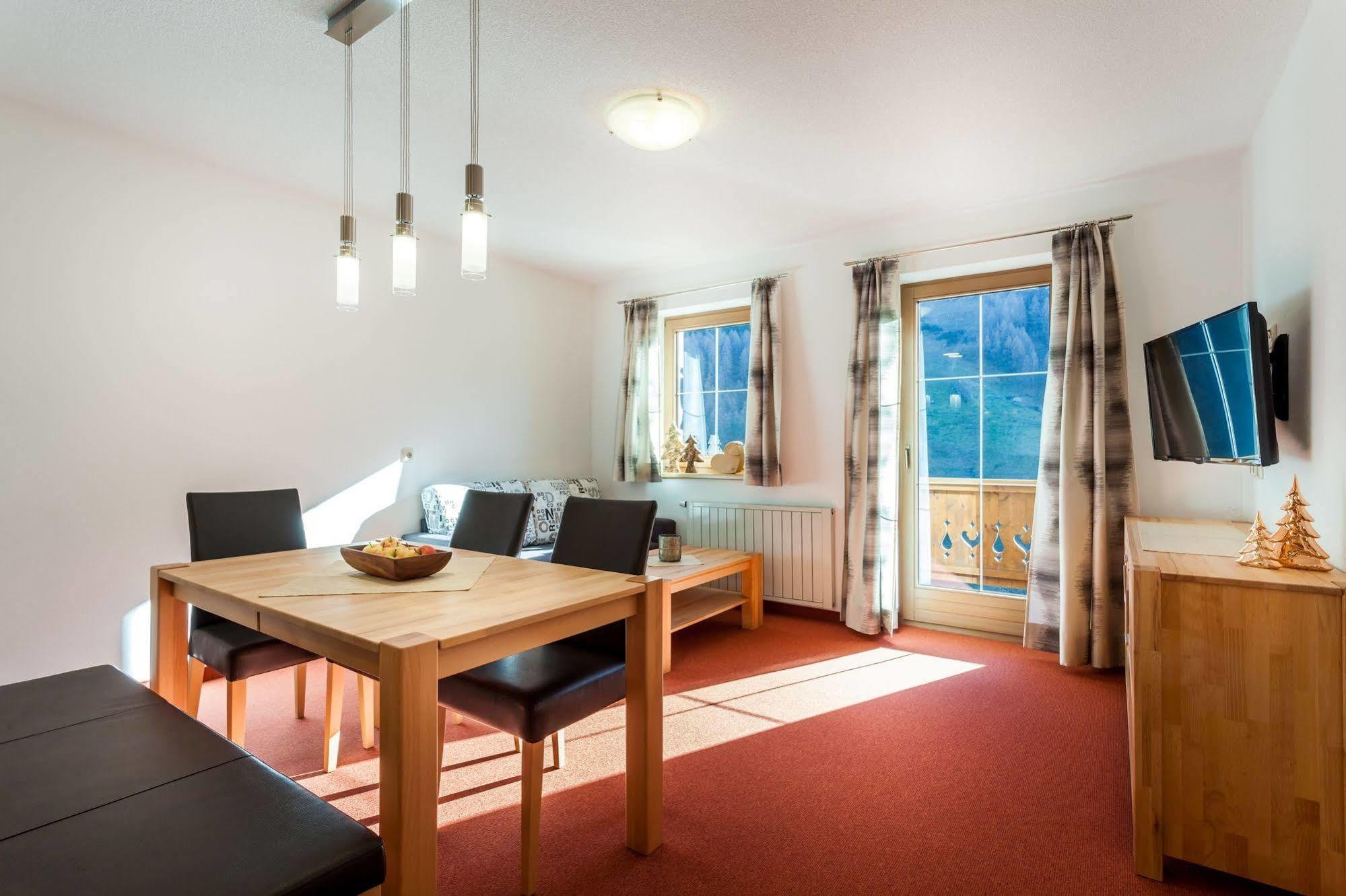 Haus Windegg Hotel Тукс Екстериор снимка