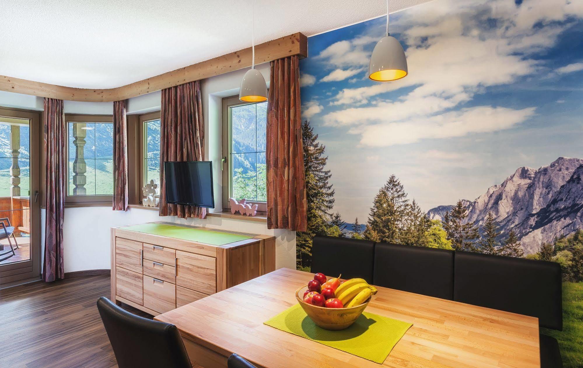 Haus Windegg Hotel Тукс Екстериор снимка