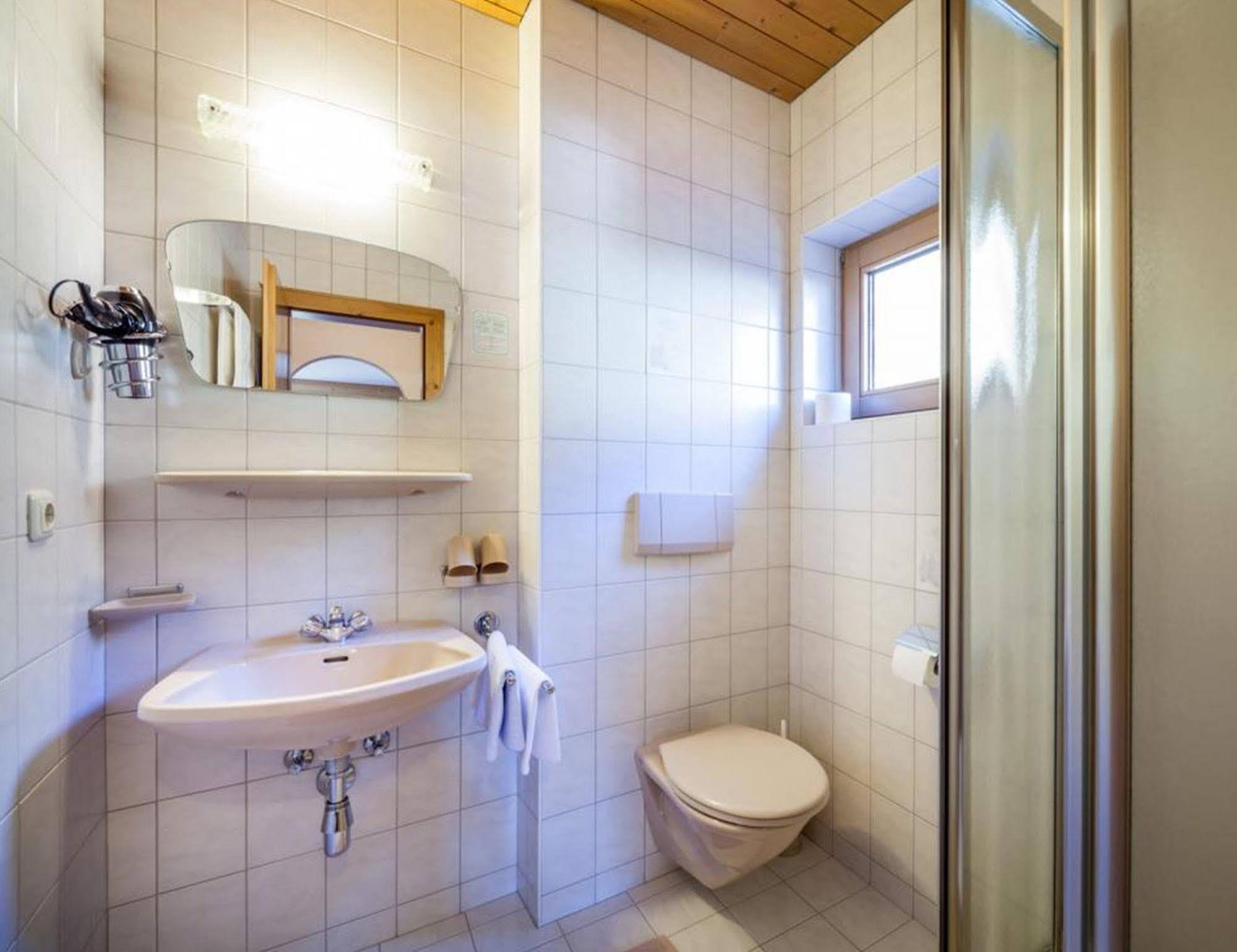 Haus Windegg Hotel Тукс Екстериор снимка