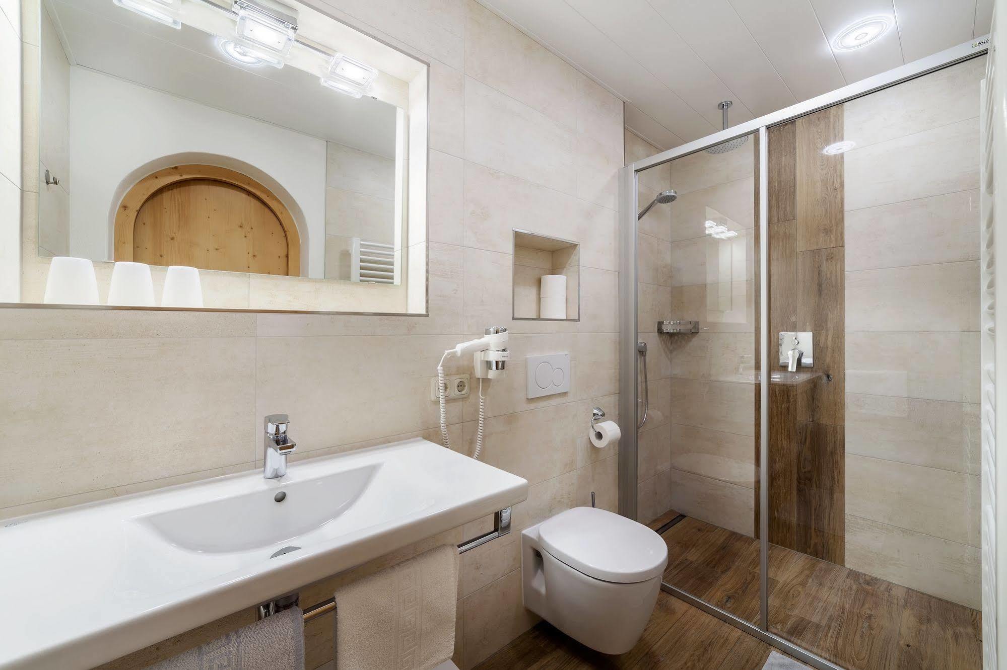 Haus Windegg Hotel Тукс Екстериор снимка