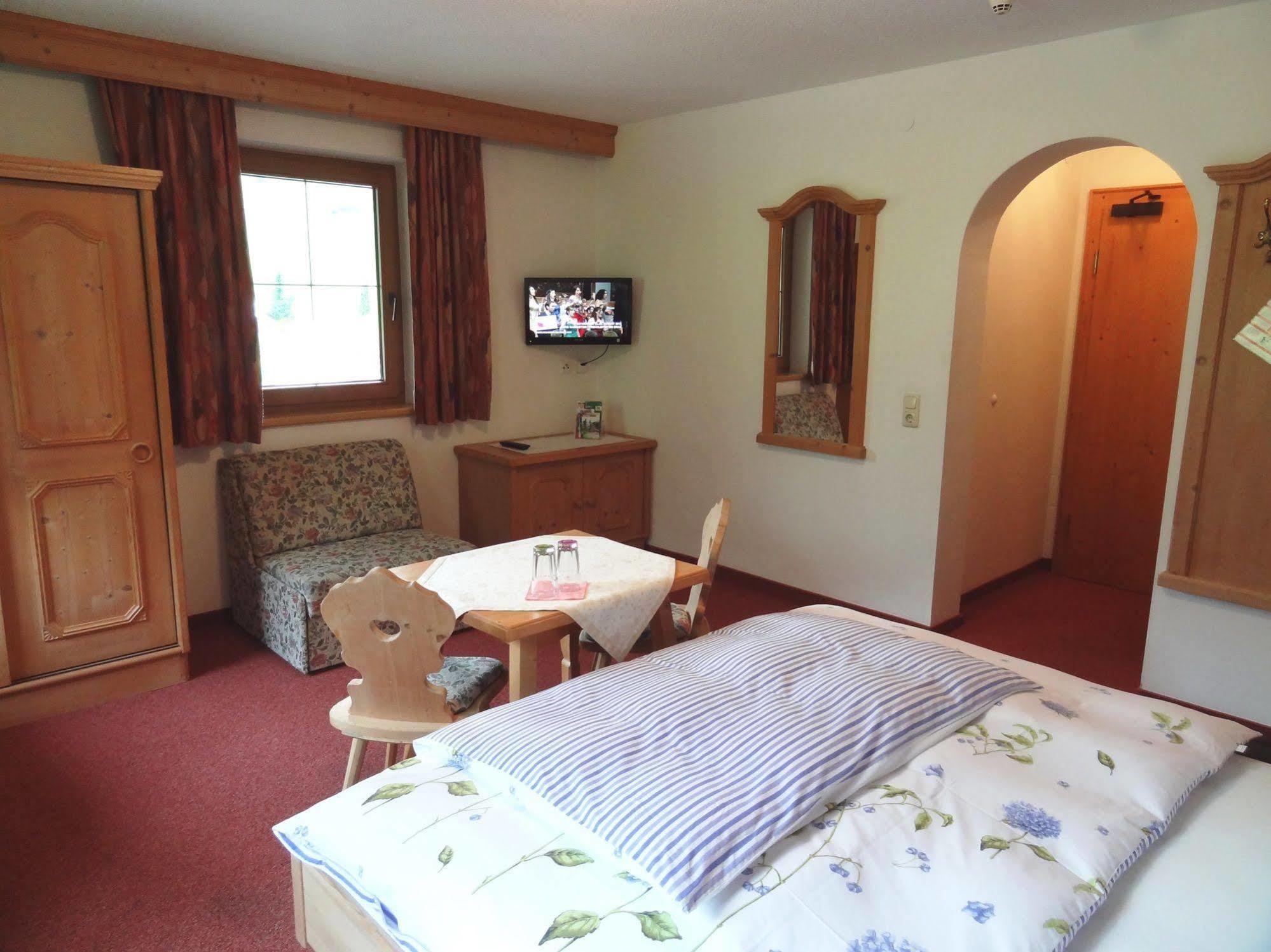 Haus Windegg Hotel Тукс Екстериор снимка