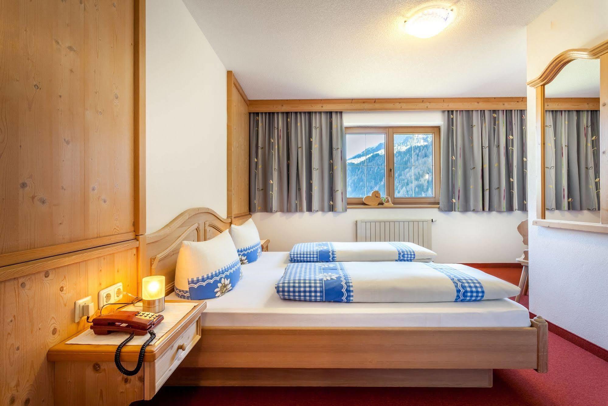 Haus Windegg Hotel Тукс Екстериор снимка