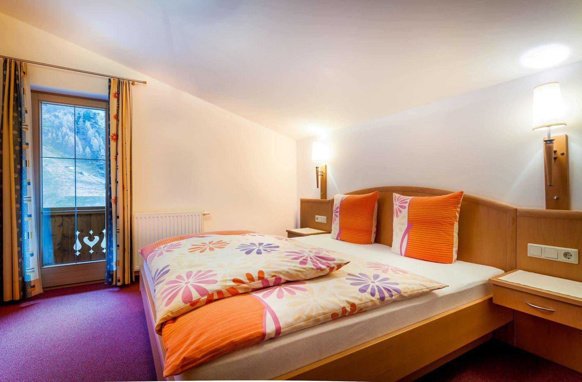 Haus Windegg Hotel Тукс Екстериор снимка