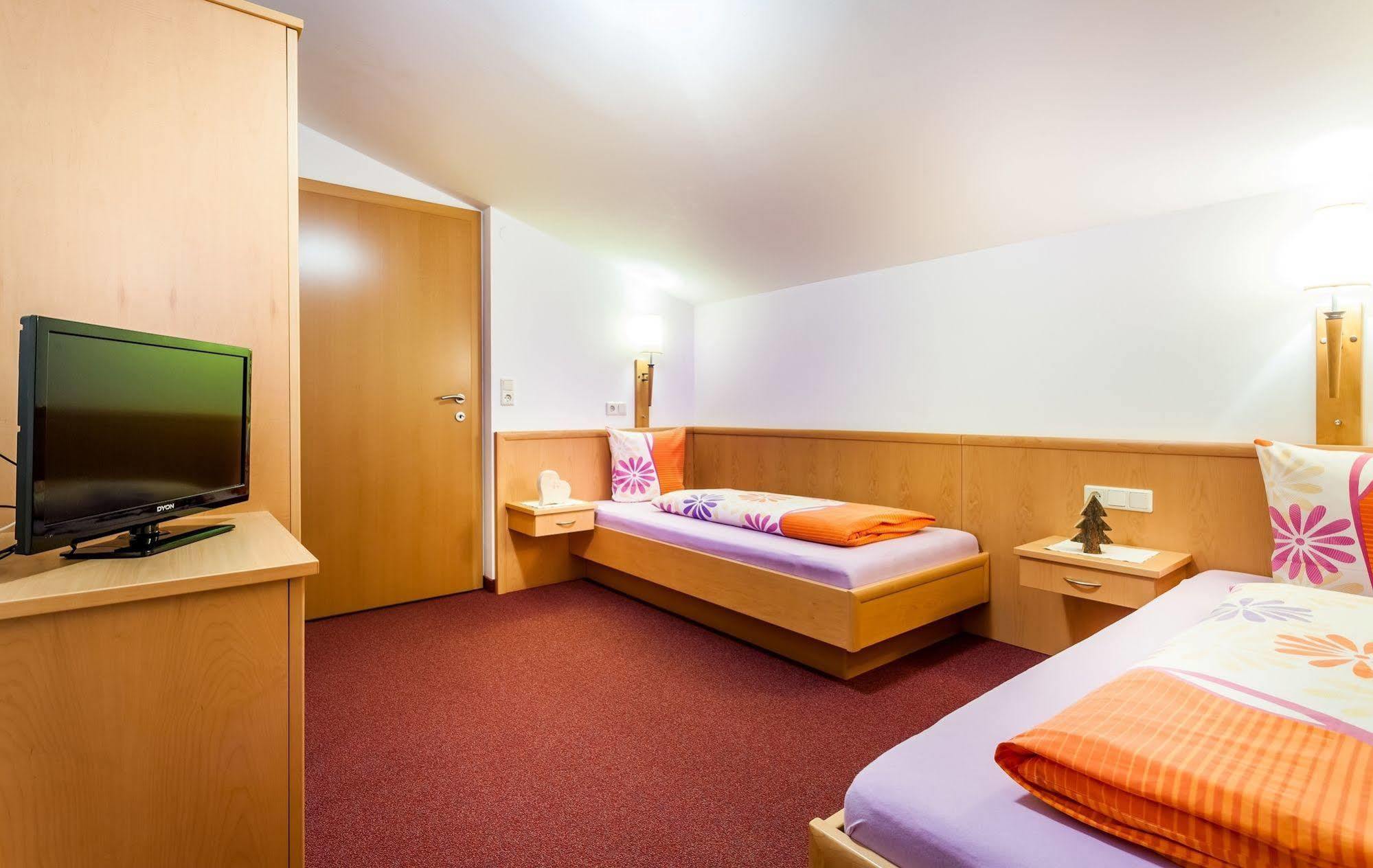 Haus Windegg Hotel Тукс Екстериор снимка
