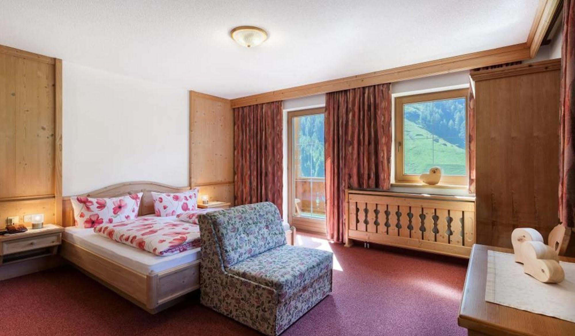 Haus Windegg Hotel Тукс Екстериор снимка